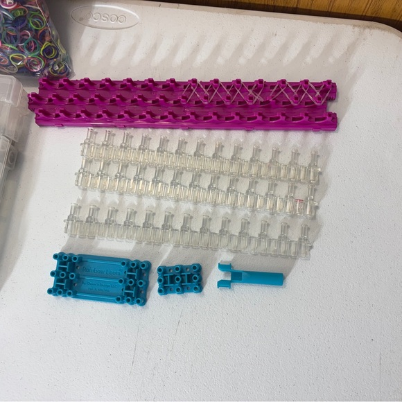 Rubber Band Bracelet Kit with Multiple Looms and more Over 1000 rubber bands - Picture 2 of 5